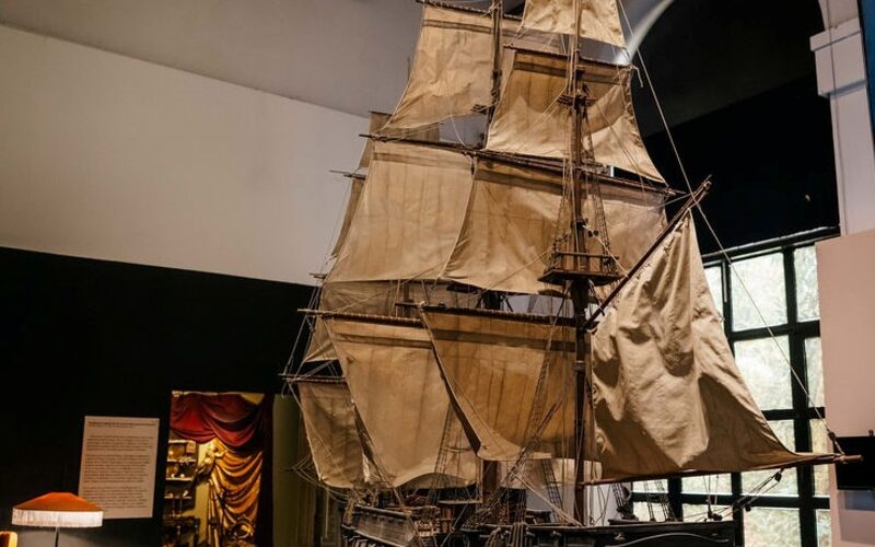 Modello di veliero esposto nelle sale della mostra